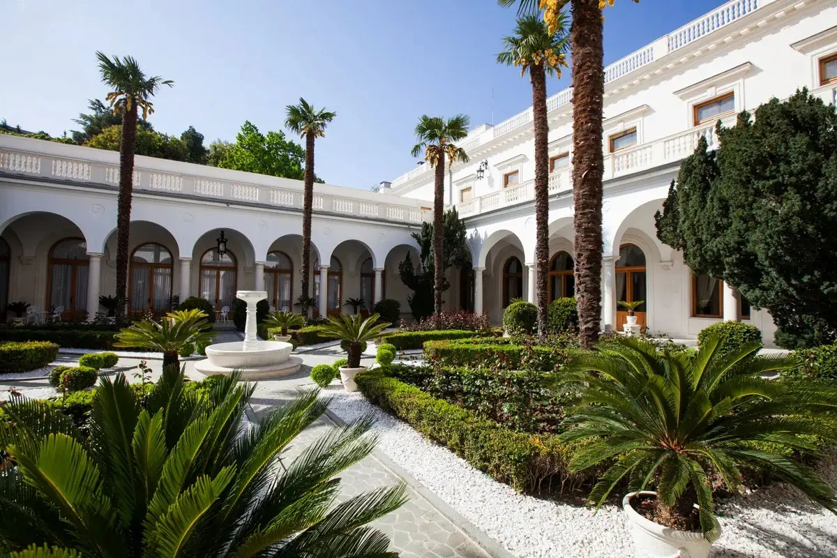 Внутренний итальянский дворик Ливадийского дворца